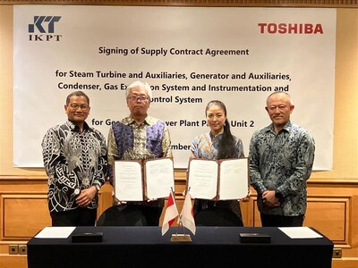 Mr. Atsushi Yoshihara, President Director, PT Inti Karya Persada Tehnik (center left), Ms. Kanako Matsuura, Manager of Group 5, Global Marketing & Sales Division, Toshiba Energy Systems & Solutions Corporation (center right)