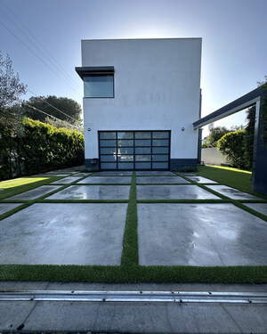 Stunning Artificial Grass Adds the Perfect Touch to Beverly Hills, CA, Home