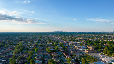 Hilco Real Estate Sales announces March 7, 2025, as the qualifying bid deadline for a portfolio of 812 land parcels located throughout the West and South Side neighborhoods of Chicago, Illinois.