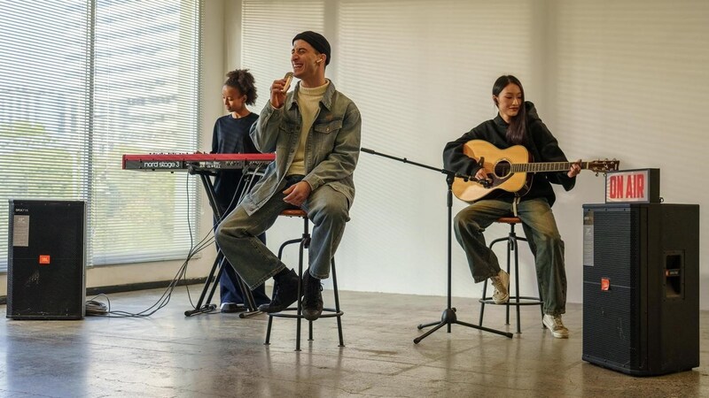 Unable to view the image, Please provide a valid URL.