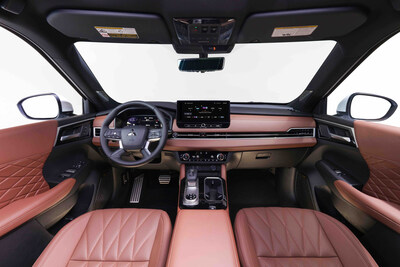 2025 Outlander Interior with Sirius XM Radio