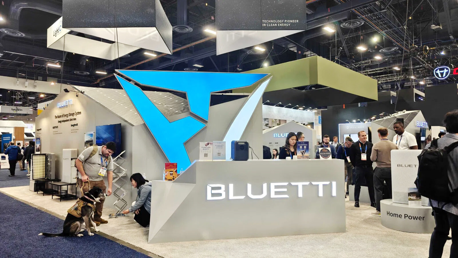 BLUETTI Unveils Apex 300 and EnergyPro 6K at CES 2025, Highlighting Brand Refinement Strategy for 2025