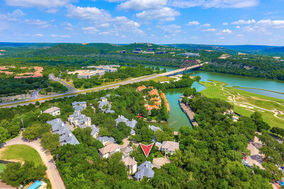 The home is near Austin’s famous Pennybacker Bridge, and is also adjacent to the Austin Country Club, one of the oldest existing clubs in Texas and home to legendary golf instructor and bestselling author Harvey Penick. TexasLuxuryAuction.com.