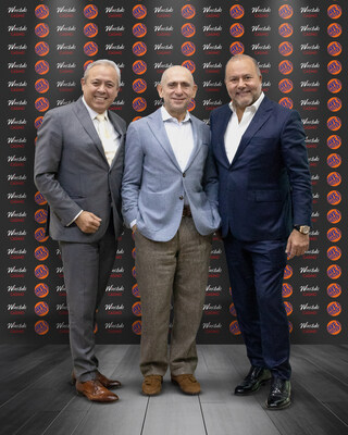 Jair Escobar, director de Estrategia de Winclub, Antonio Bautista, director de Desarrollo Internacional de D&B Inc., Oscar Salgado, director general de Winclub