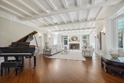 Living Room (PRNewsfoto/PLACE)