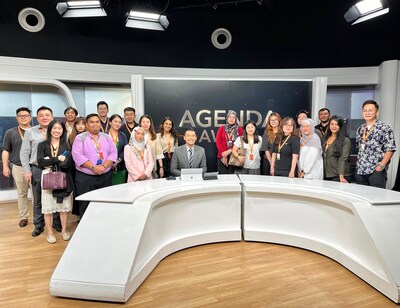 Kunjungan ke Astro AWANI (PRNewsfoto/PR Newswire)