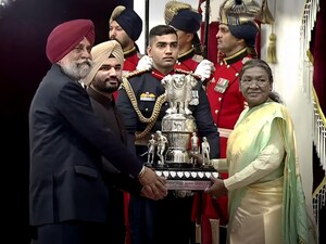 Chandigarh University receives the MAKA Trophy (Maulana Abul Kalam Azad Trophy) 2024 from the President of India