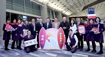 為慶祝航線的重啟,香港航空於登機閘口舉辦了簡單而隆重的首航儀式 為慶祝航線的重啟,香港航空於登機閘口舉辦了簡單而隆重的首航儀式