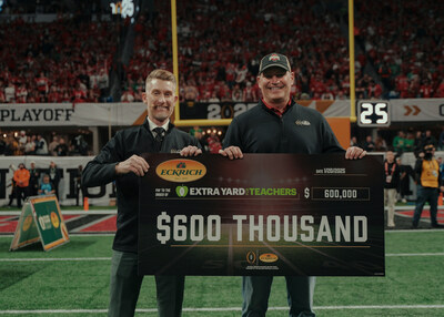 ESPN’s Marty Smith and President of Packaged Meats at Smithfield Foods and its Eckrich brand, Steve France present the check for $600,000.