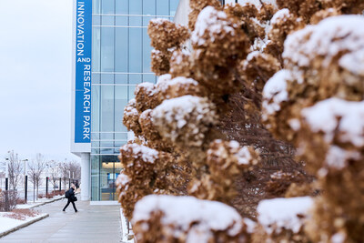 Rosalind Franklin University's Innovation and Research Park, located between Chicago and Milwaukee, is designed for collaboration among academic and industry scientists and entrepreneurs. The IRP currently houses six disease-focused research centers. Helix 51, RFU's biomedical incubator, continues to expand its roster of startup, early-stage and international companies.