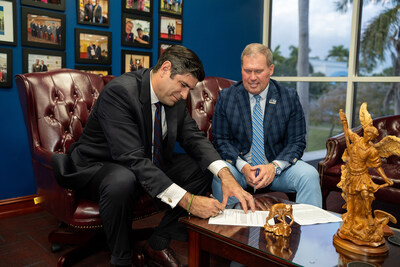 David A. Armstrong, J.D., President of St. Thomas University, and Ignacio Vazquez, Executive Director of the Miami-Dade County Commission on Ethics and Public Trust, recently signed a collaboration agreement in President Armstrong's office on STU's Miami Gardens, Florida campus. The new partnership will create opportunities for students to engage directly with ethical principles that impact public service and governance.