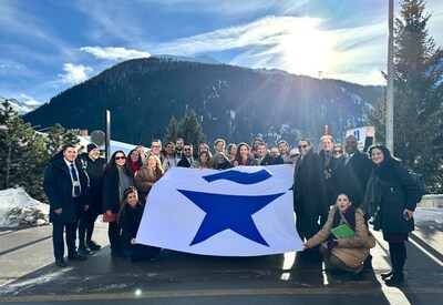 Delegación de Hispanic Star y latinos reunidos en Davos 2025 (PRNewsfoto/We Are All Human)