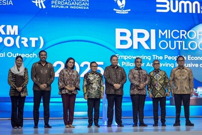 Prominent government officials, including Finance Minister Sri Mulyani Indrawati and Coordinating Minister for Economic Affairs Airlangga Hartarto, join other esteemed leaders at the official launch of BRI UMKM EXPO(RT) 2025 and Microfinance Outlook (PRNewsfoto/PT Bank Rakyat Indonesia Tbk (BRI))