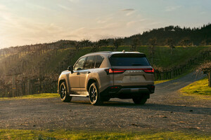 INCOMPARABLE INDULGENCE ON- AND OFF-ROAD: 2025 LEXUS LX 700h