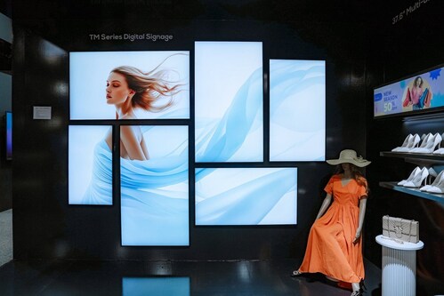 Advancing Digital Signage with the TM/TB Series (PRNewsfoto/TCL)