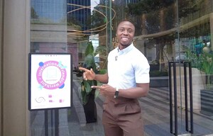 Global communication ambassador explores intl. commercial services in Shenzhen