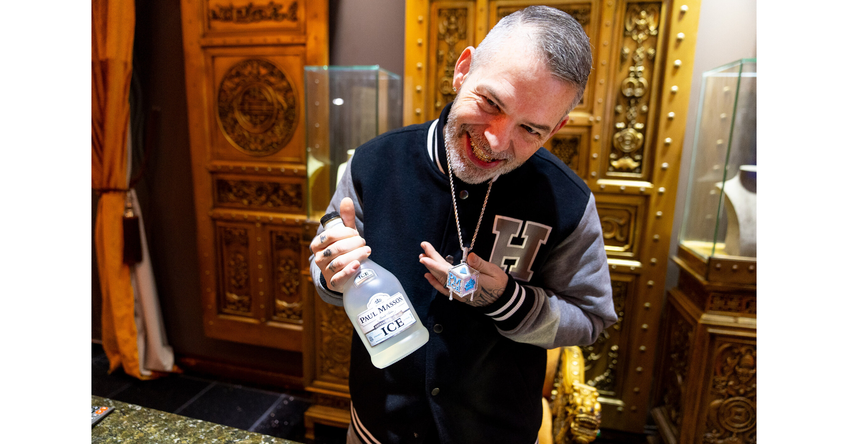 FROM ICE IN THE GLASS TO ICE ON THE CHAIN: PAUL MASSON BRANDY AND RAPPER  PAUL WALL TEAM UP TO COVER A FAN IN ICE