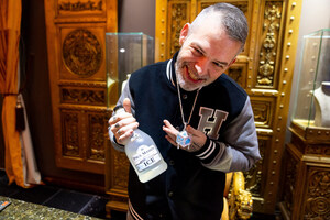FROM ICE IN THE GLASS TO ICE ON THE CHAIN: PAUL MASSON BRANDY AND RAPPER PAUL WALL TEAM UP TO COVER A FAN IN ICE