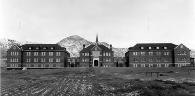 Les personnes survivantes de l'ancien pensionnat indien de Kamloops, Tk̓emlúps te Secwépemc et le gouvernement du Canada soulignent l'importance historique nationale du pensionnat indien de Kamloops
