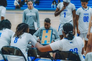 Miami Dade College Women's Basketball Coach Susan Summons Has Secured A Historic 700th Career Win, Becoming One Of The Top 8 Active Winningest Coaches In America