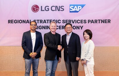 Hanshin Nae, SVP and head of LG CNS' Enterprise Solution Division(second from right), poses for a photo with SAP executives.