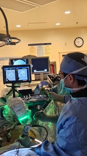 Dr. Andrew Chung performs dualLIF using Mazor for precise surgical planning