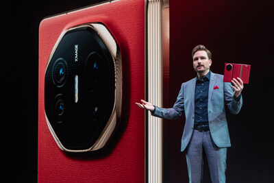 HUAWEI Mate XT IULTIMATE DESIGN First-ever Tri-fold Smartphone (PRNewsfoto/HUAWEI) HUAWEI Mate XT IULTIMATE DESIGN First-ever Tri-fold Smartphone (PRNewsfoto/HUAWEI)