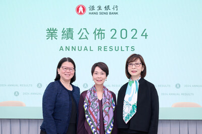 恒生銀行今天﹙2月19日﹚公佈該行之2024年業績，出席之高層管理人員包括：執行董事兼行政總裁施穎茵﹙中﹚、執行董事兼財務總監蘇雪冰﹙左﹚、風險監控及合規總監張家慧﹙右﹚。