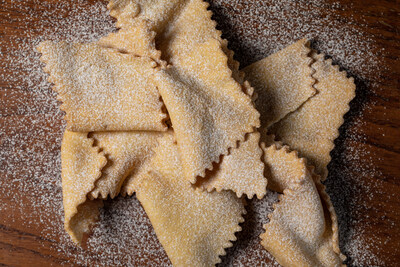 Chiacchere fritte al profumo di limone.  Enjoy!
