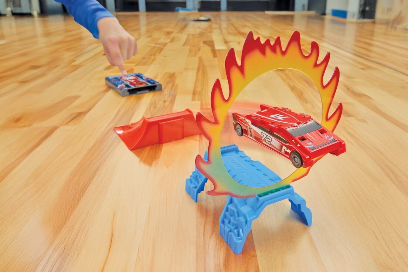 Luki Lab to Unveil Line Expansion for Best-Selling Flat 2 Fast® Card Racers Brand at New York Toy Fair