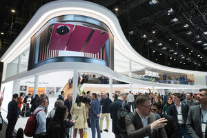 화웨이, MWC 2025에서 세계 최초의 사용 3단 접이식 휴대폰 공개