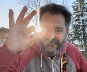 gRaHaM mUrRaY sEaRs Blazes a Trail with Title Single "Snow Machine" Ahead of Upcoming Album, SHARE