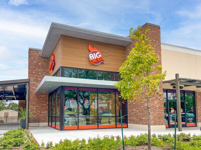 With several traditional locations currently open and in the development pipeline, Big Chicken is prepped to begin U.S. and international expansion through franchising.