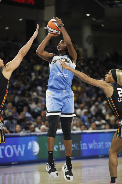 Chicago Sky center Elizabeth Williams has seamlessly fused her passion for sports and earning a degree in global health online at ASU. Photo courtesy of the WNBA Chicago Sky