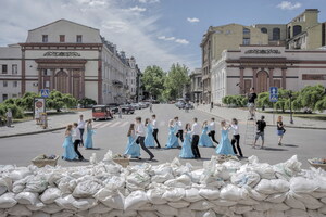 Inside Ukraine: Lynsey Addario and Laetitia Vançon at Leica Gallery New York