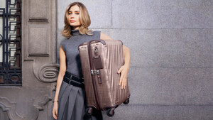 TUMI APRESENTA A NOVA 19 DEGREE LITE COM A CAMPANHA "UNCOMPROMISINGLY LIGHT" ("ABSOLUTAMENTE LEVE")