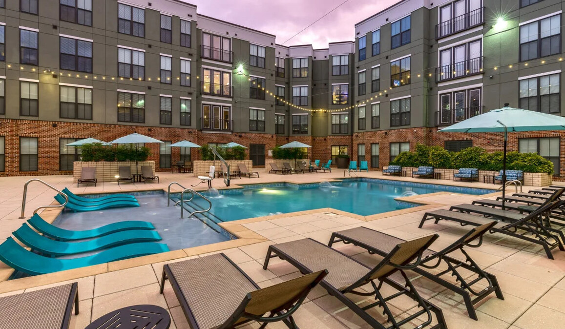 1400 Chestnut Apartments property