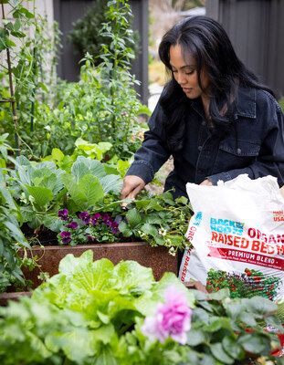 Ayesha Curry Using Back to the Roots Organic Soil