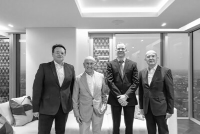 Fotografado da esquerda: Struan McKenzie, COO da Nobu Hospitality; Fred Done, cofundador da Salboy; Simon Ismail, MD e cofundador da Salboy; Trevor Horwell, CEO da Nobu Hospitality