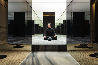 張瀚謙（h0nh1m）（中國香港）與太平地氈合作，為「藝術迴響」2025展出《識心亭》(The Flow Pavilion)（半島酒店集團官方照片）