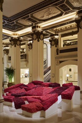 林芳璐（中國大連）與V&A博物館策展人合作，為「藝術迴響」2025呈獻《她給予的愛》(She’s Bestowed Love)。（半島酒店集團官方照片）