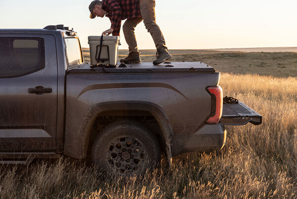 Tectonic allows for unhindered access to your truck bed and the ability to load on top, so you'll never run out of space again.