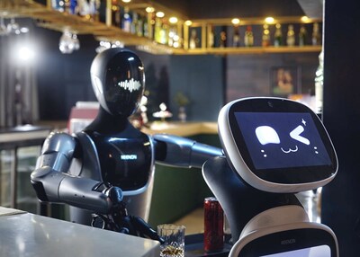 KEENON XMAN-R1 & DINERBOT T10 (PRNewsfoto/KEENON Robotics)