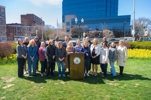 Synchrony Announces More Than $1.5 Million in Grants to Stamford Nonprofits, Joins Mayor Simmons to Celebrate Spring with Daffodil Blooms