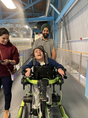 Manmeet Maggu, Trexo Robotics CEO and Praneit, the inspiration for Trexo (CNW Group/Trexo Robotics)