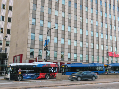 The PRU electric bus fleet reflects large-scale moving out-of-home advertising displays on the busiest traveled streets in Chicago.