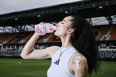 Electrolit Scores with Houston Dash's Diana Ordóñez as Electrolit Athlete