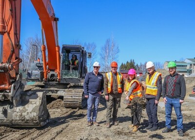 Entente Fonds de solidarité FTQ-Québec - Une première pelletée de terre pour le projet d'habitation abordable Maison sur le Lac