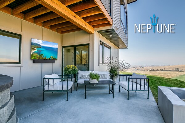 Photo Credit: Neptune™ Outdoor AV Solutions (PRNewsfoto/Neptune™ Outdoor AV Solutions)