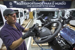 VW Caminhões e Ônibus alcança recorde em produção internacional